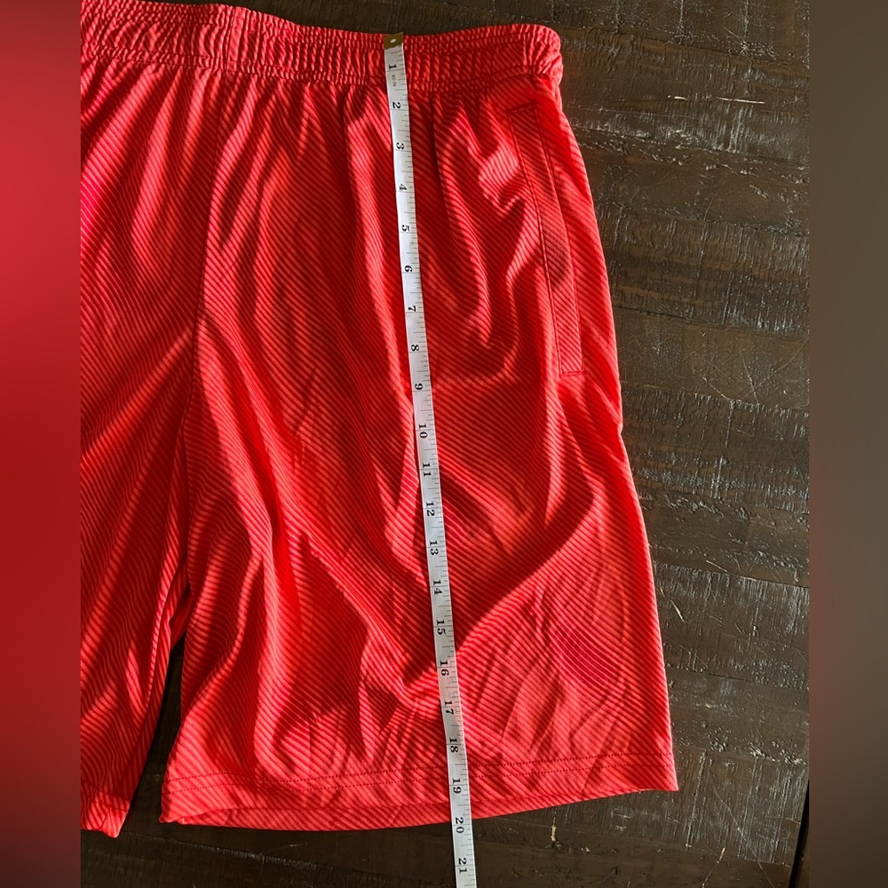 Under Armour Men's Athletic Shorts NWT - Picture 4 of 9
